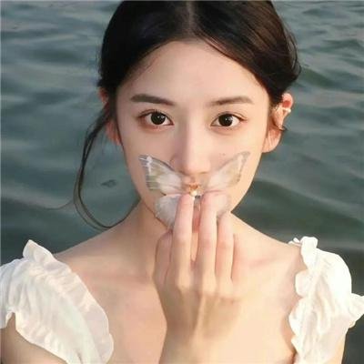 玫瑰陷入火焰里